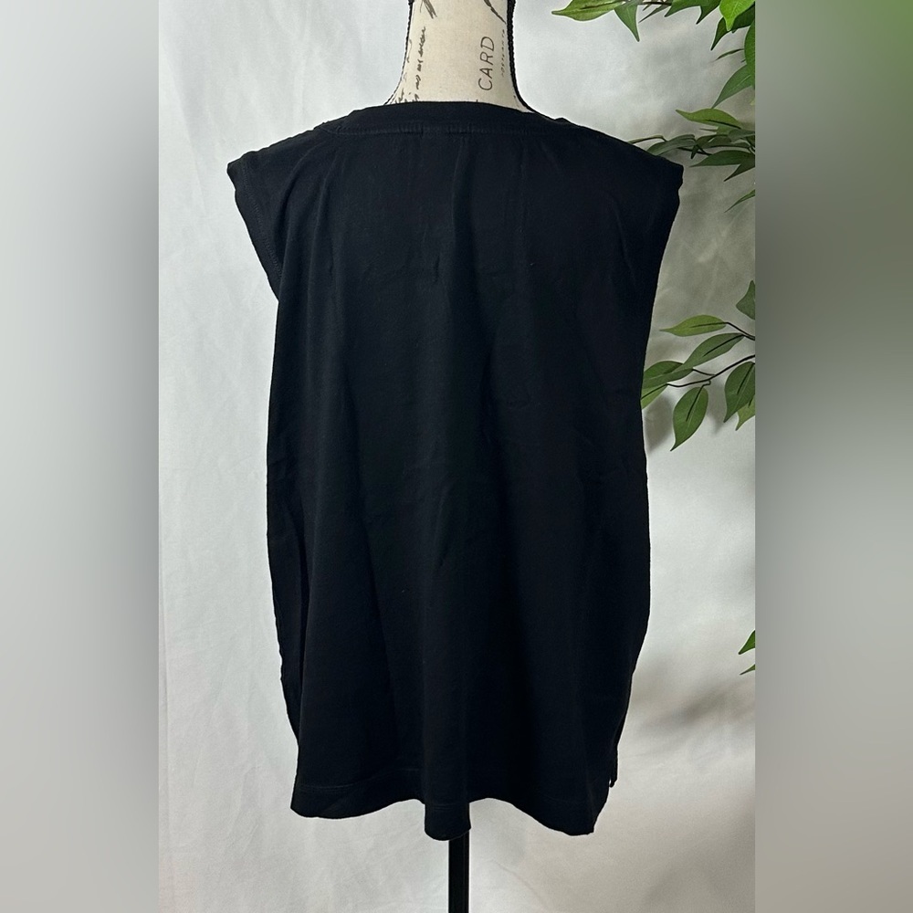 Old Navy Black Sleeveless Fitted Tank Top - Picture 8 of 10